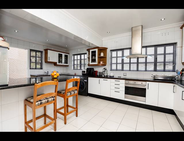 4 BEDROOM HOUSE FOR SALE IN LA LUCIA